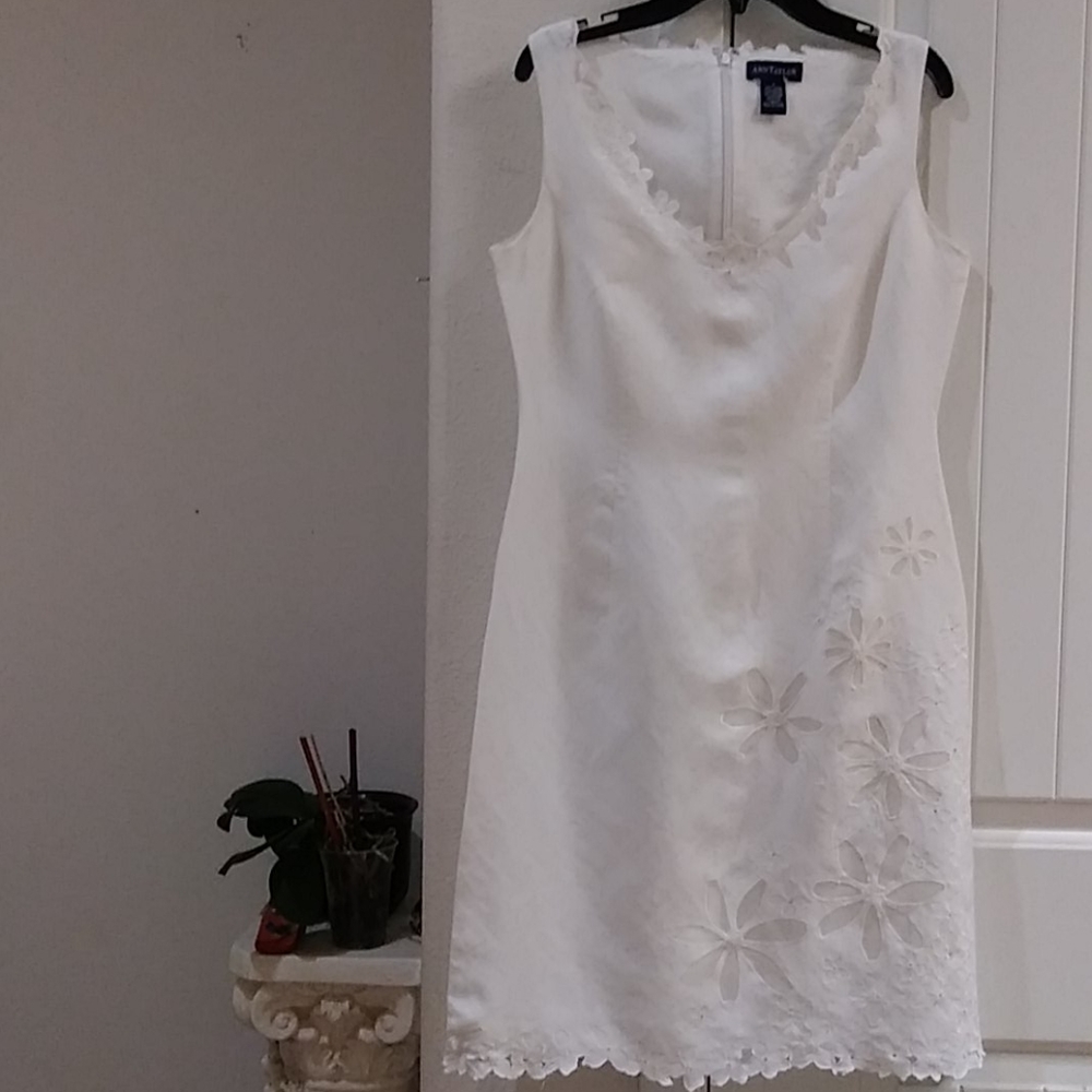 PRICE IS FIRM! Pretty Ann Taylor dress. Size 4